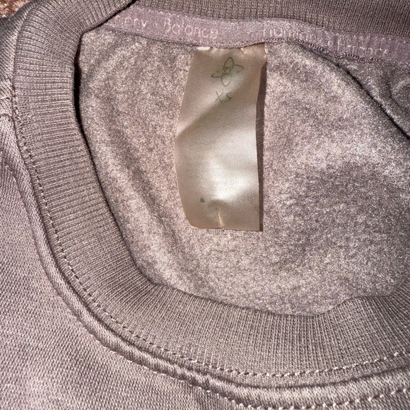 New Balance Women's Charcoal Sweatshirt - Picture 2 of 3